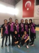Özalplı kız öğrenciler Türkiye birincisi oldu