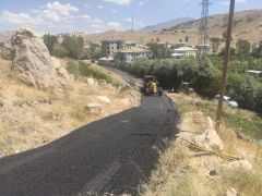 Tuşba Belediyesi’nden en ücra sokağa bile sıcak asfalt