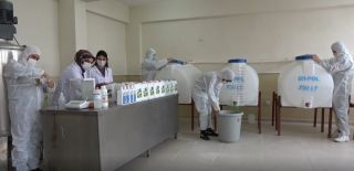 Erciş’teki öğrenciler 110 ton dezenfektan üreterek 2 milyon lira ciro yaptı