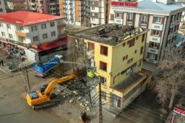 İpekyolu’ndaki hasarlı yapılar yıktırılıyor