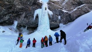 (Özel haber) Milli Dağcı Tunç Fındık, Erek Dağı buz şelalesine tırmandı