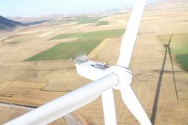 VEDAŞ çalışanları, rüzgarın elektrik enerjisine dönüşünü yerinde inceledi