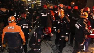 Van’da 90 AFAD personeli deprem bölgesine gönderildi